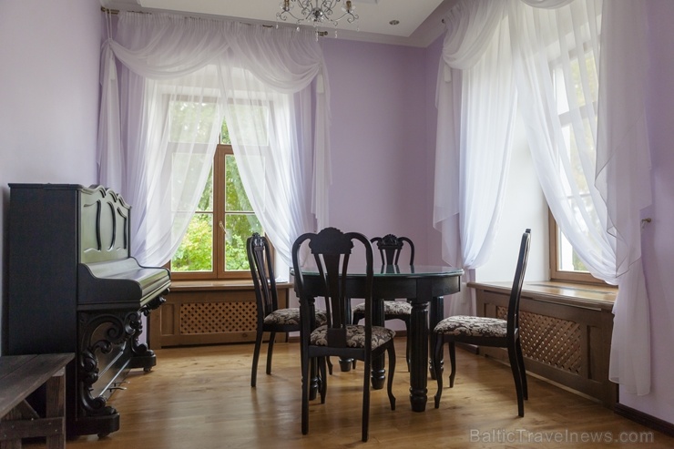 Kurzemē tūristiem ir pieejama nakšņošanai un svinībām grezna muiža - «Lielvirbu muiža». Foto: Reinis Brūvelis Kurzemē tūristiem ir pieejama nakšņošanai un svinībām grezna muiža - «Lielvirbu muiža». Foto: Reinis Brūvelis 277749