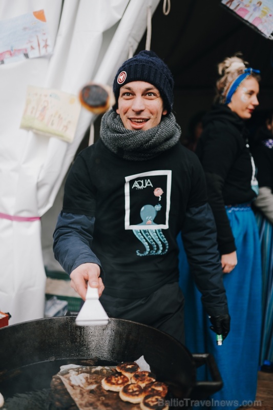 Vecīgā tiek svinēti pavasara tuvošanās svētki «Masļeņica – lielais pankūku cepiens». Foto: Live Riga Vecīgā tiek svinēti pavasara tuvošanās svētki «Masļeņica – lielais pankūku cepiens». Foto: Live Riga 278692
