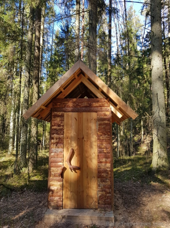 Staigājot pa taku, ir iespējams aplūkot augu, sūnu, ķērpju un kukaiņu daudzveidību, dižkokus, Jāņupītes stāvkrastu, kā arī novērtēt 2005. gada orkāna Staigājot pa taku, ir iespējams aplūkot augu, sūnu, ķērpju un kukaiņu daudzveidību, dižkokus, Jāņupītes stāvkrastu, kā arī novērtēt 2005. gada orkāna 280137