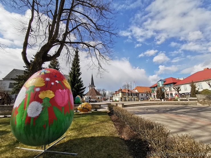 Lai arī iedzīvotājiem noteikti stingri socializēšanās noteikumi, Tukuma pilsētā pavasara dekorācijas – Lieldienu olas ir izvietotas Lai arī iedzīvotājiem noteikti stingri socializēšanās noteikumi, Tukuma pilsētā pavasara dekorācijas – Lieldienu olas ir izvietotas 280455