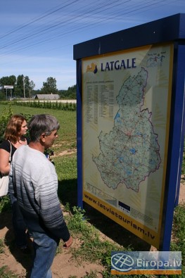 Informācijas stends, kuru pats saimnieks labprātāk izvietotu Rīgas tuvumā vai vismaz pie Krāslavas-Dagdas ceļa, nevis sētas pagalmā Informācijas stends, kuru pats saimnieks labprātāk izvietotu Rīgas tuvumā vai vismaz pie Krāslavas-Dagdas ceļa, nevis sētas pagalmā 15147