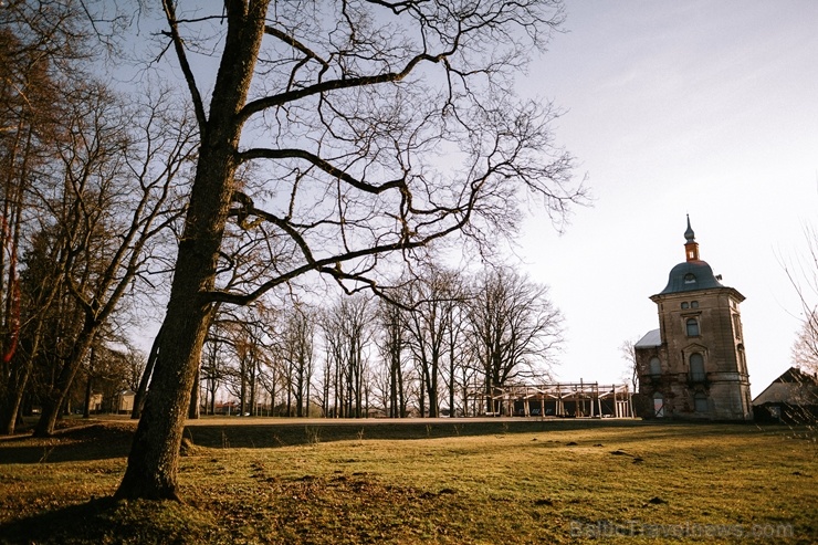Parks atrodas līdzās Valmiermuižas alus darītavai un rūpi par tā apdzīvošanu un kultūrvēsturiskās vides saglabāšanu un atjaunošanu tur Parks atrodas līdzās Valmiermuižas alus darītavai un rūpi par tā apdzīvošanu un kultūrvēsturiskās vides saglabāšanu un atjaunošanu tur