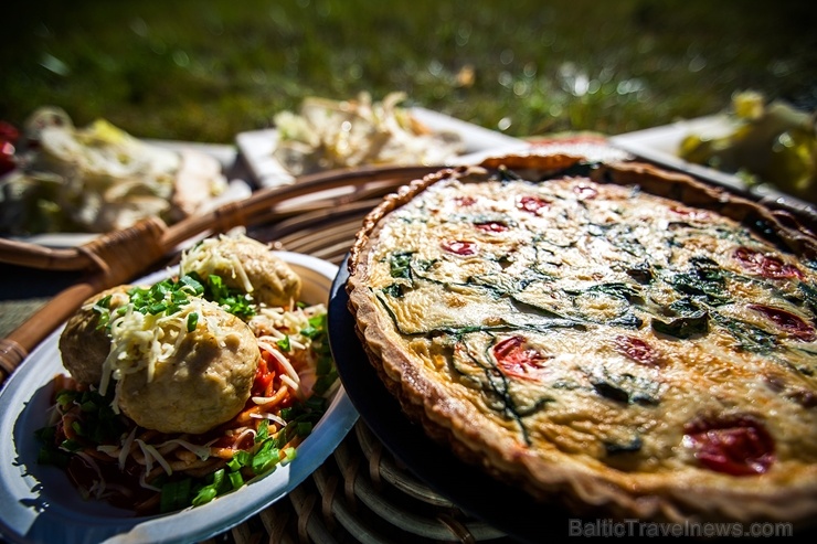 Restorāns Baltvilla sagatavojis īpašu piedāvājumu - svaigo uzkodu un desertu piknika grozu līdzņemšanai, ko baudīt, dodoties pastaigā uz mežu, jūru va Restorāns Baltvilla sagatavojis īpašu piedāvājumu - svaigo uzkodu un desertu piknika grozu līdzņemšanai, ko baudīt, dodoties pastaigā uz mežu, jūru va 281790