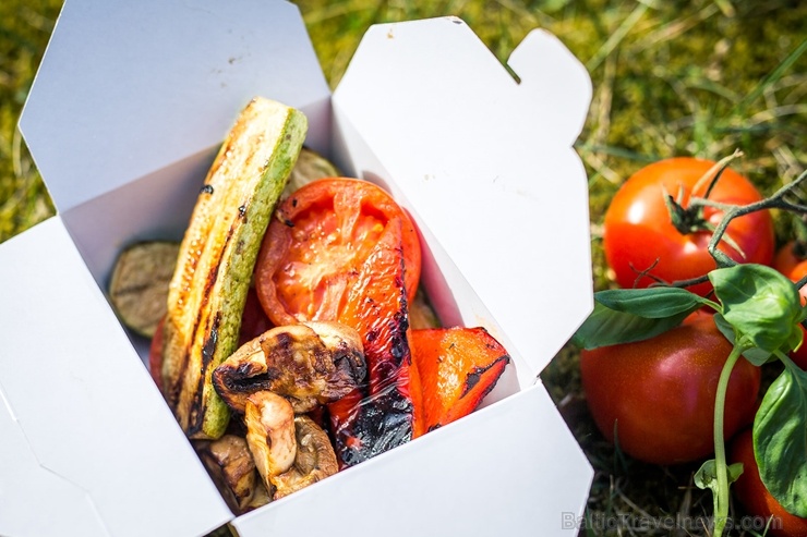 Restorāns Baltvilla sagatavojis īpašu piedāvājumu - svaigo uzkodu un desertu piknika grozu līdzņemšanai, ko baudīt, dodoties pastaigā uz mežu, jūru va Restorāns Baltvilla sagatavojis īpašu piedāvājumu - svaigo uzkodu un desertu piknika grozu līdzņemšanai, ko baudīt, dodoties pastaigā uz mežu, jūru va 281803