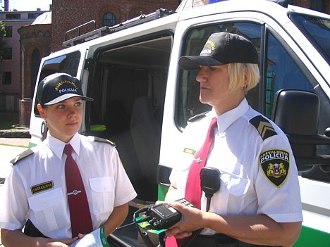 Mobilā monitoringa, informācijas un koordinācijas centrā policijas darbinieki apmeklētājiem būs pieejami no pl. 11 līdz 23 Mobilā monitoringa, informācijas un koordinācijas centrā policijas darbinieki apmeklētājiem būs pieejami no pl. 11 līdz 23 15244