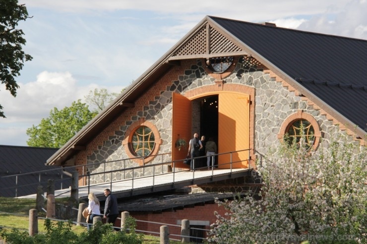 Kocēnu novada pašvaldība ir aizsākusi jaunu tradīciju – Kokmuižas vakarus, kas norisinās topošajā Kokmuižas brūzī Kocēnos Kocēnu novada pašvaldība ir aizsākusi jaunu tradīciju – Kokmuižas vakarus, kas norisinās topošajā Kokmuižas brūzī Kocēnos 283624