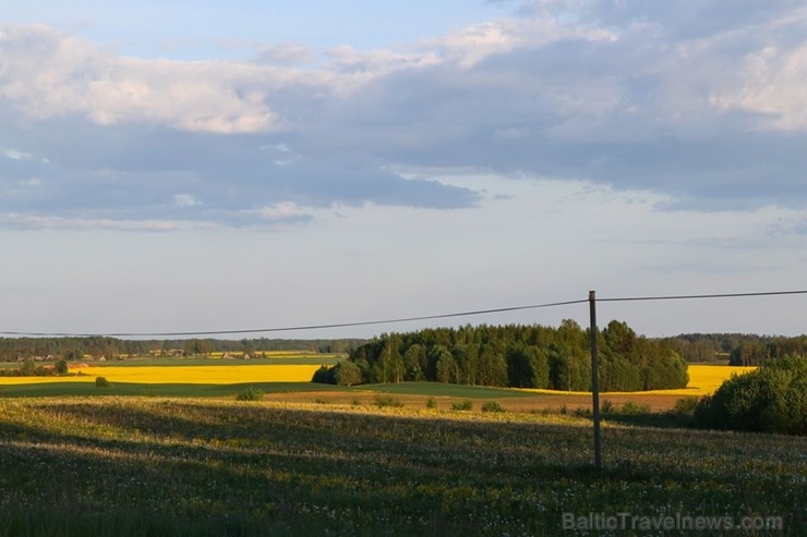 Gulbenes novada daba rotājas vasarīgas krāsās 283759