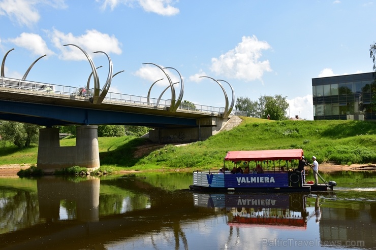 Gaujas tramvajs Valmierā priecē braucējus ar brīnišķīgām ainavām un kapteiņa stāstījumu par Valmieru Gaujas tramvajs Valmierā priecē braucējus ar brīnišķīgām ainavām un kapteiņa stāstījumu par Valmieru 284357