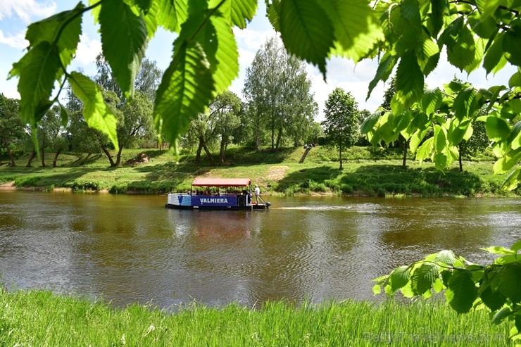 Gaujas tramvajs Valmierā priecē braucējus ar brīnišķīgām ainavām un kapteiņa stāstījumu par Valmieru Gaujas tramvajs Valmierā priecē braucējus ar brīnišķīgām ainavām un kapteiņa stāstījumu par Valmieru 284361
