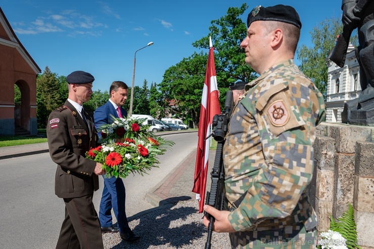 Cēsīs atzīmē Latvijas Uzvaras dienu un Cēsu kauju 101. gadadienu 284639