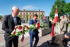 Cēsīs atzīmē Latvijas Uzvaras dienu un Cēsu kauju 101. gadadienu 6