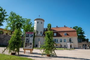 Cēsīs atzīmē Latvijas Uzvaras dienu un Cēsu kauju 101. gadadienu 18