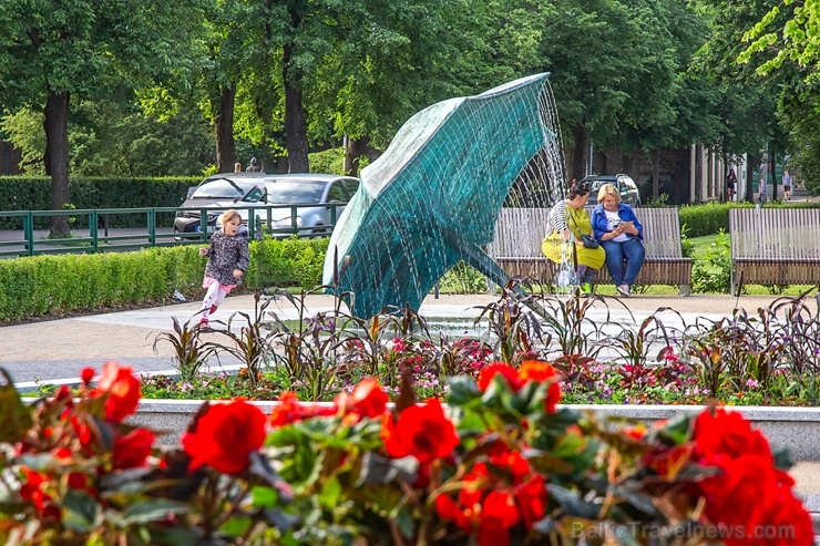 Ventspilī košos ziedos rotājas ikkatra pilsētas iela 285831