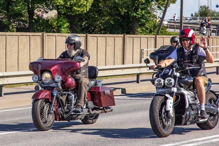 Ventspils ielas un ostas promenādi pierūcina «Kurland bike meet 2020» Motociklu parāde 286579