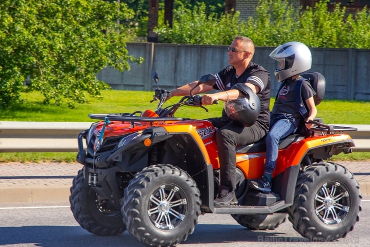 Ventspils ielas un ostas promenādi pierūcina «Kurland bike meet 2020» Motociklu parāde 286588