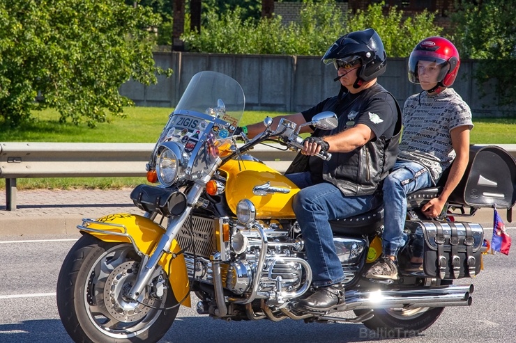 Ventspils ielas un ostas promenādi pierūcina «Kurland bike meet 2020» Motociklu parāde 286589