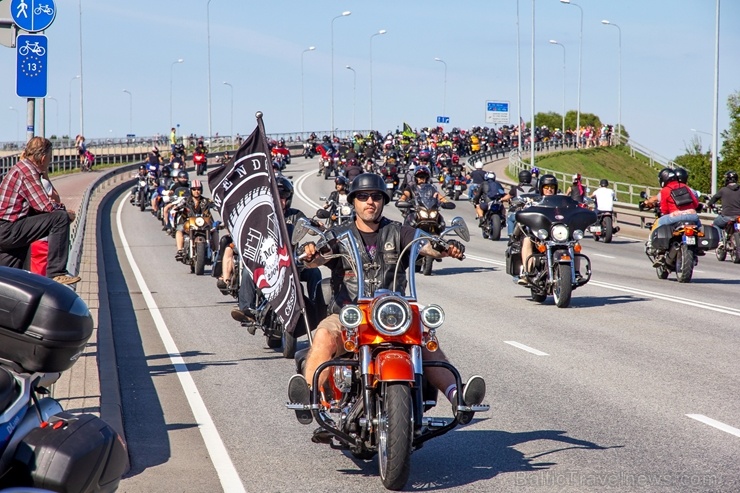 Ventspils ielas un ostas promenādi pierūcina «Kurland bike meet 2020» Motociklu parāde 286598