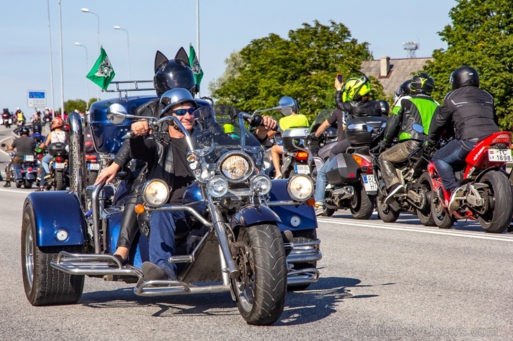 Ventspils ielas un ostas promenādi pierūcina «Kurland bike meet 2020» Motociklu parāde 286599