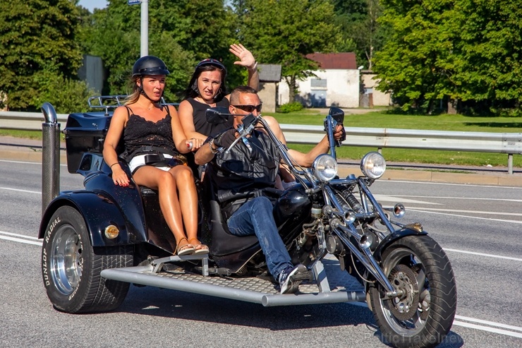 Ventspils ielas un ostas promenādi pierūcina «Kurland bike meet 2020» Motociklu parāde 286618