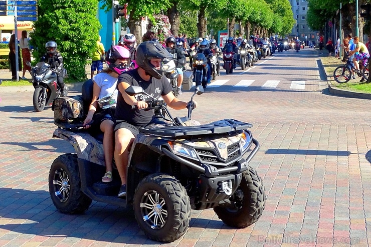 Ventspils ielas un ostas promenādi pierūcina «Kurland bike meet 2020» Motociklu parāde 286625