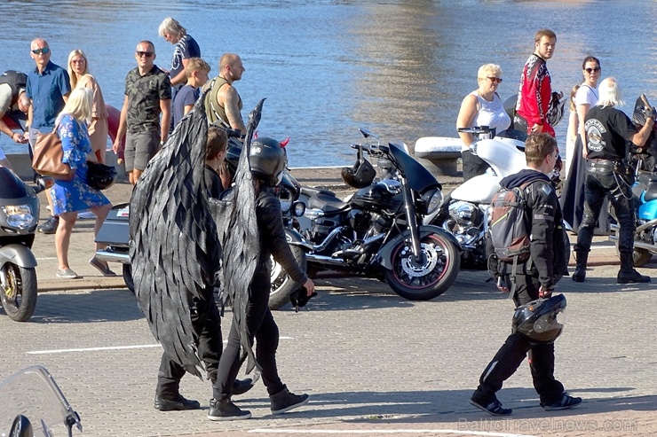 Ventspils ielas un ostas promenādi pierūcina «Kurland bike meet 2020» Motociklu parāde 286626