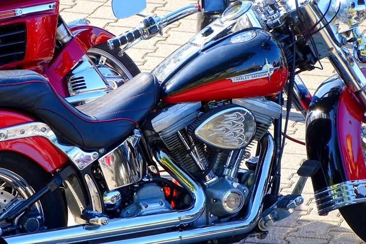 Ventspils ielas un ostas promenādi pierūcina «Kurland bike meet 2020» Motociklu parāde 286646
