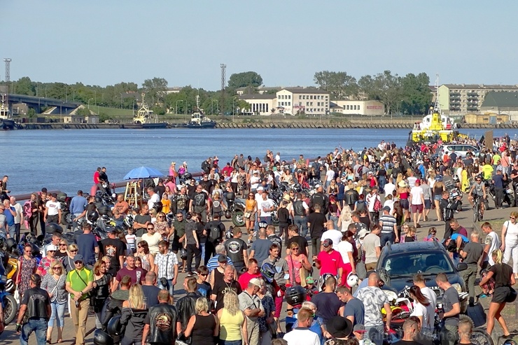 Ventspils ielas un ostas promenādi pierūcina «Kurland bike meet 2020» Motociklu parāde 286651