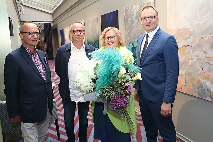 Rīgas viesnīcā «Grand Poet by Semarah Hotels» LMA absolvente Laura Veļa 12.08.2020 atklāj personālizstādi Rīgas viesnīcā «Grand Poet by Semarah Hotels» LMA absolvente Laura Veļa 12.08.2020 atklāj personālizstādi 288269