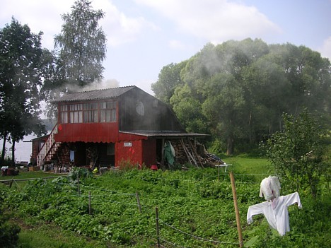 Pirtiņa jau ir iekurta. Tiek piedāvātas balto mālu, zemeņu, jogurta , medus un citas ķermeņa un sejas maskas Pirtiņa jau ir iekurta. Tiek piedāvātas balto mālu, zemeņu, jogurta , medus un citas ķermeņa un sejas maskas 15525
