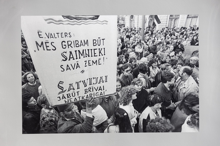 Brīvības laukumā atklāj Latvijas neatkarības atjaunošanas trīsdesmitgadei veltītu lielformāta fotoizstādi Brīvības laukumā atklāj Latvijas neatkarības atjaunošanas trīsdesmitgadei veltītu lielformāta fotoizstādi 289016