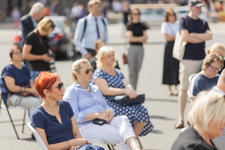 Brīvības laukumā atklāj Latvijas neatkarības atjaunošanas trīsdesmitgadei veltītu lielformāta fotoizstādi Brīvības laukumā atklāj Latvijas neatkarības atjaunošanas trīsdesmitgadei veltītu lielformāta fotoizstādi 289029