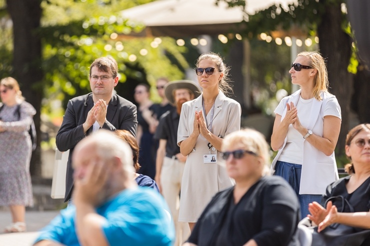 Brīvības laukumā atklāj Latvijas neatkarības atjaunošanas trīsdesmitgadei veltītu lielformāta fotoizstādi Brīvības laukumā atklāj Latvijas neatkarības atjaunošanas trīsdesmitgadei veltītu lielformāta fotoizstādi 289030
