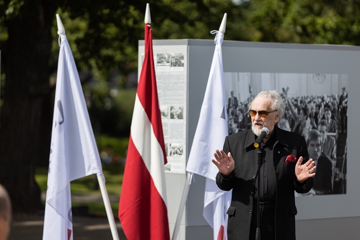 Brīvības laukumā atklāj Latvijas neatkarības atjaunošanas trīsdesmitgadei veltītu lielformāta fotoizstādi Brīvības laukumā atklāj Latvijas neatkarības atjaunošanas trīsdesmitgadei veltītu lielformāta fotoizstādi 289040