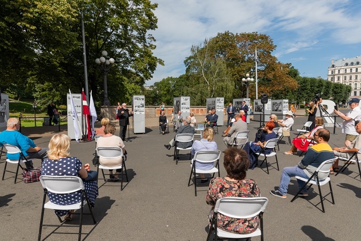 Brīvības laukumā atklāj Latvijas neatkarības atjaunošanas trīsdesmitgadei veltītu lielformāta fotoizstādi Brīvības laukumā atklāj Latvijas neatkarības atjaunošanas trīsdesmitgadei veltītu lielformāta fotoizstādi 289045