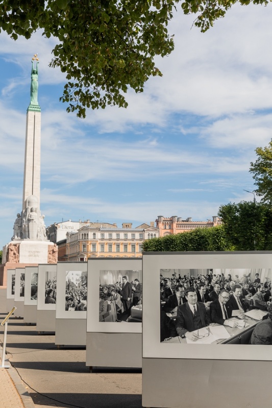 Brīvības laukumā atklāj Latvijas neatkarības atjaunošanas trīsdesmitgadei veltītu lielformāta fotoizstādi Brīvības laukumā atklāj Latvijas neatkarības atjaunošanas trīsdesmitgadei veltītu lielformāta fotoizstādi 289046