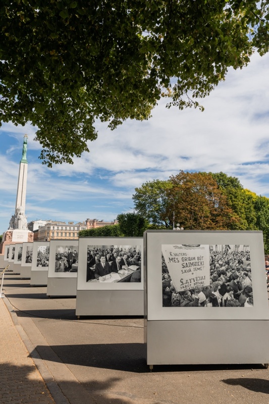Brīvības laukumā atklāj Latvijas neatkarības atjaunošanas trīsdesmitgadei veltītu lielformāta fotoizstādi Brīvības laukumā atklāj Latvijas neatkarības atjaunošanas trīsdesmitgadei veltītu lielformāta fotoizstādi 289047