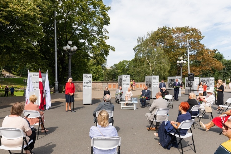 Brīvības laukumā atklāj Latvijas neatkarības atjaunošanas trīsdesmitgadei veltītu lielformāta fotoizstādi Brīvības laukumā atklāj Latvijas neatkarības atjaunošanas trīsdesmitgadei veltītu lielformāta fotoizstādi 289050