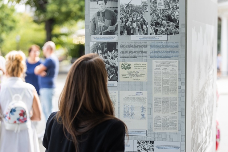 Brīvības laukumā atklāj Latvijas neatkarības atjaunošanas trīsdesmitgadei veltītu lielformāta fotoizstādi Brīvības laukumā atklāj Latvijas neatkarības atjaunošanas trīsdesmitgadei veltītu lielformāta fotoizstādi 289058