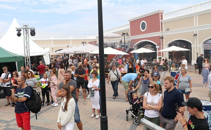 «Burger Battle» pirmo reizi Latvijā, «Via Jurmala Outlet Village», nosaka uzvarētāju - Viktors Ravdive (Resto-Rātors) «Burger Battle» pirmo reizi Latvijā, «Via Jurmala Outlet Village», nosaka uzvarētāju - Viktors Ravdive (Resto-Rātors) 289115