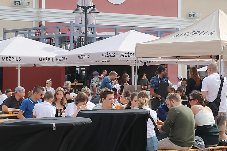 «Burger Battle» pirmo reizi Latvijā, «Via Jurmala Outlet Village», nosaka uzvarētāju - Viktors Ravdive (Resto-Rātors) «Burger Battle» pirmo reizi Latvijā, «Via Jurmala Outlet Village», nosaka uzvarētāju - Viktors Ravdive (Resto-Rātors) 289121