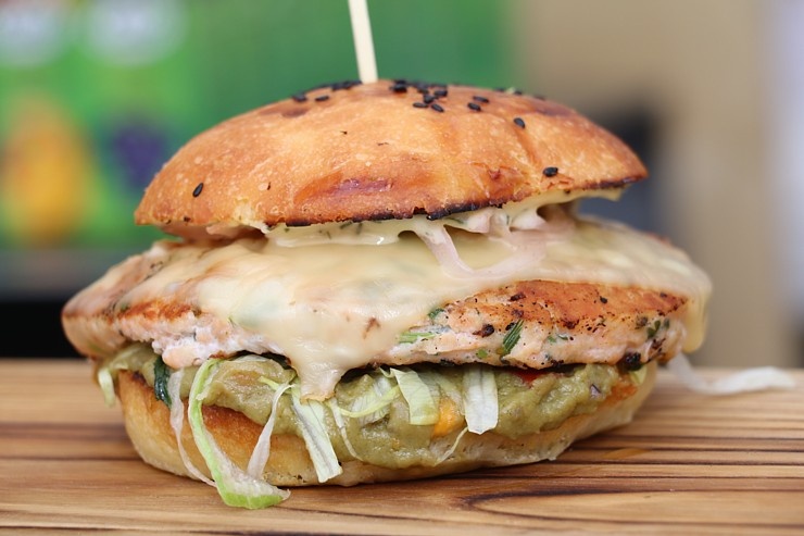 «Burger Battle» pirmo reizi Latvijā, «Via Jurmala Outlet Village», nosaka uzvarētāju - Viktors Ravdive (Resto-Rātors) «Burger Battle» pirmo reizi Latvijā, «Via Jurmala Outlet Village», nosaka uzvarētāju - Viktors Ravdive (Resto-Rātors) 289126