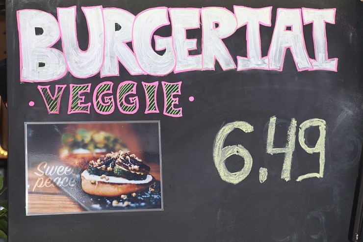 «Burger Battle» pirmo reizi Latvijā, «Via Jurmala Outlet Village», nosaka uzvarētāju - Viktors Ravdive (Resto-Rātors) «Burger Battle» pirmo reizi Latvijā, «Via Jurmala Outlet Village», nosaka uzvarētāju - Viktors Ravdive (Resto-Rātors) 289142