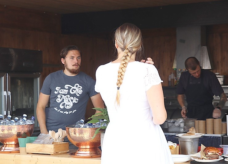 «Burger Battle» pirmo reizi Latvijā, «Via Jurmala Outlet Village», nosaka uzvarētāju - Viktors Ravdive (Resto-Rātors) «Burger Battle» pirmo reizi Latvijā, «Via Jurmala Outlet Village», nosaka uzvarētāju - Viktors Ravdive (Resto-Rātors) 289163