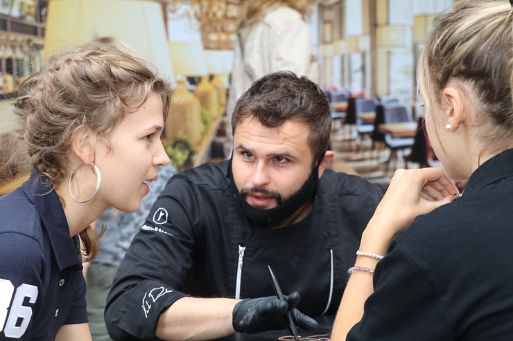 «Burger Battle» pirmo reizi Latvijā, «Via Jurmala Outlet Village», nosaka uzvarētāju - Viktors Ravdive (Resto-Rātors) «Burger Battle» pirmo reizi Latvijā, «Via Jurmala Outlet Village», nosaka uzvarētāju - Viktors Ravdive (Resto-Rātors) 289173