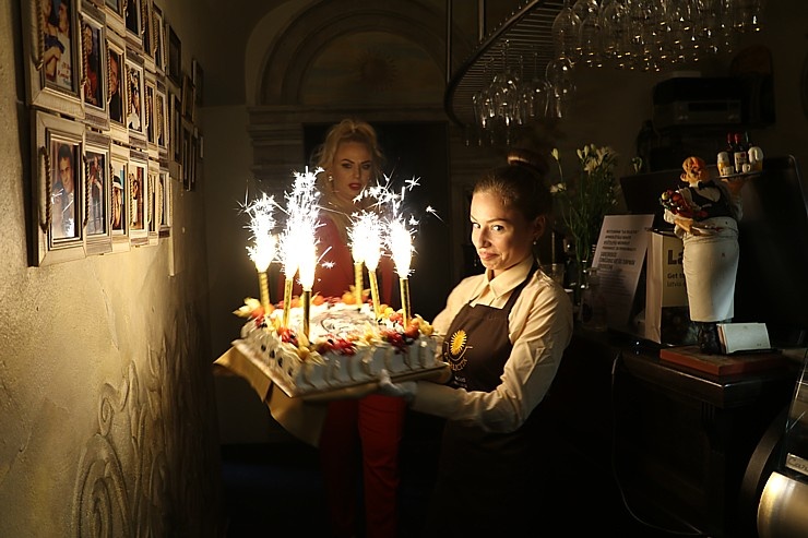Vecrīgas restorānā «La Felicita» oficiāli prezentē Albano Karisi un Čārlza Gudžera dziesmu Latvijai Vecrīgas restorānā «La Felicita» oficiāli prezentē Albano Karisi un Čārlza Gudžera dziesmu Latvijai 289566