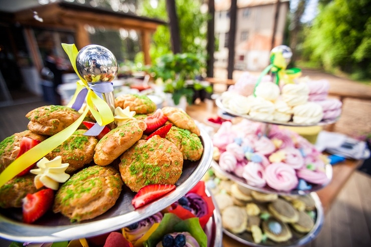 Nosvini jaunā mācību gada sākumu restorānā Baltvilla ar bagātīgu bufetes galdu un krāšņiem svētku desertiem visām gaumēm Nosvini jaunā mācību gada sākumu restorānā Baltvilla ar bagātīgu bufetes galdu un krāšņiem svētku desertiem visām gaumēm 289725