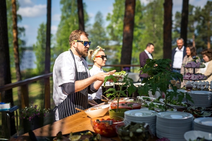 Nosvini jaunā mācību gada sākumu restorānā Baltvilla ar bagātīgu bufetes galdu un krāšņiem svētku desertiem visām gaumēm Nosvini jaunā mācību gada sākumu restorānā Baltvilla ar bagātīgu bufetes galdu un krāšņiem svētku desertiem visām gaumēm 289728
