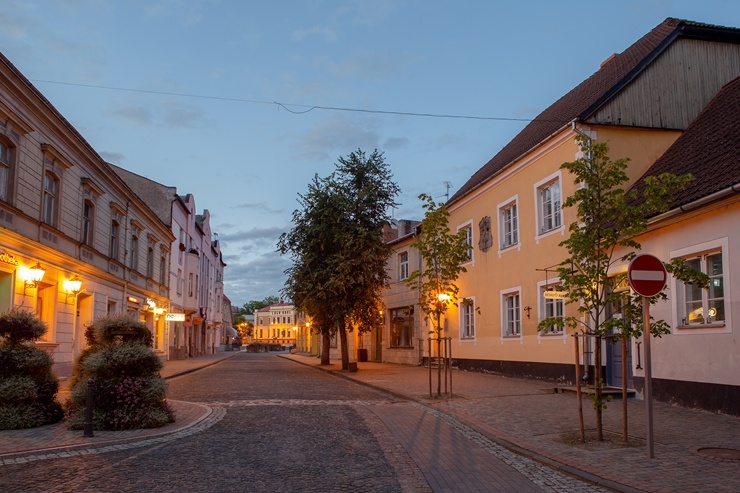 Cēsis ir ne tikai viena no senākajām, bet arī latviskākajām pilsētām. Krāšņām dabas ainavām un vēstures liecībām bagāta, tā iemieso senatnes garu un m 290016