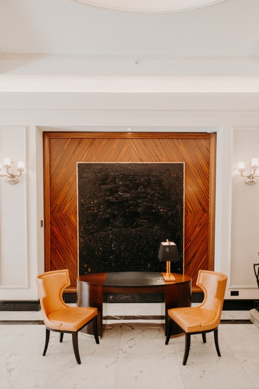 Viesnīcas Grand Hotel Kempinski Riga restorānu «Stage 22» paspilgtina Ievas Bondares mākslas darbi Viesnīcas Grand Hotel Kempinski Riga restorānu «Stage 22» paspilgtina Ievas Bondares mākslas darbi 290117