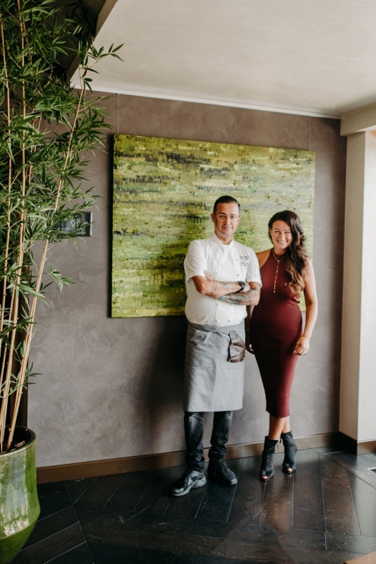 Viesnīcas Grand Hotel Kempinski Riga restorānu «Stage 22» paspilgtina Ievas Bondares mākslas darbi Viesnīcas Grand Hotel Kempinski Riga restorānu «Stage 22» paspilgtina Ievas Bondares mākslas darbi 290120